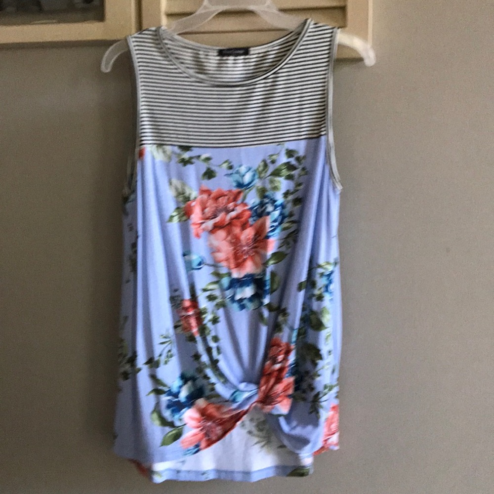Pretty sleeveless cotton knotted front top